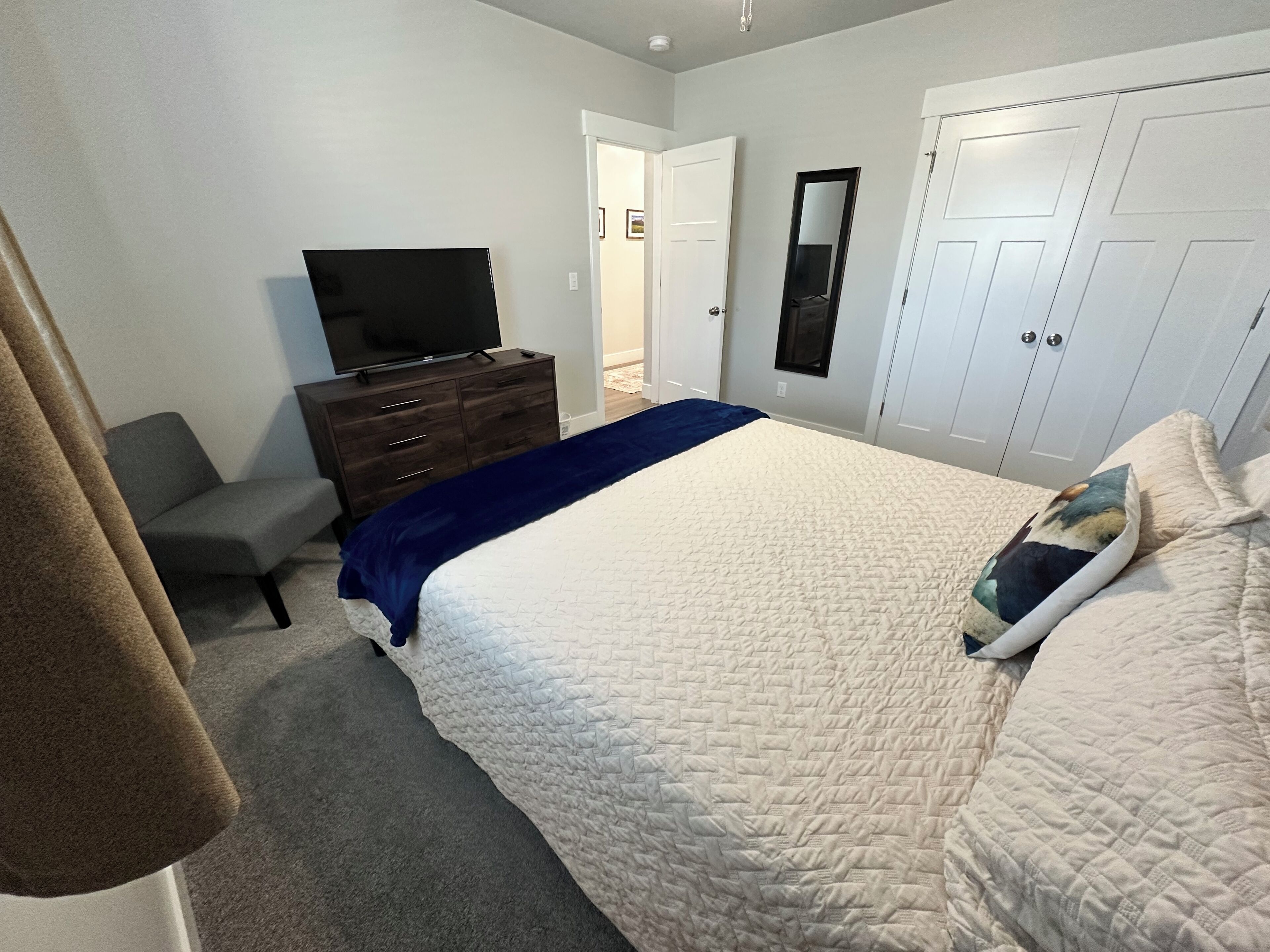 2 soveværelser, skrivebord, strygejern/strygebræt, weekendseng