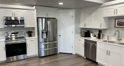 Clean & Spacious 2-bedroom BASEMENT APT. AC, WiFi, full kitchen in North Ogden