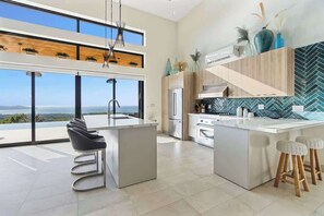 Fridge, microwave, oven, stovetop - Sunset Infinity Pool & Private Ocean Views (Santa Cruz)