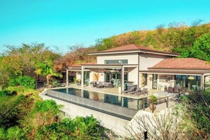 Exterior - Sunset Infinity Pool & Private Ocean Views (Santa Cruz)