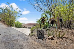 Property grounds - Sunset Infinity Pool & Private Ocean Views (Santa Cruz)