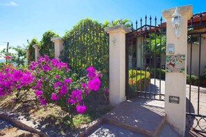 المنطقة المحيطة بالمنشأة