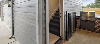 Luxury Guest House | Pvt. Parking | @ Kyle Field