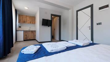 Economy Room, Pool View | Wi-fi percuma