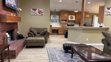 TV connectée, cheminée, espaces bureaux