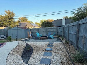 Property grounds - Spacious 4BR McKinney house w/ pool, patio, BBQ (McKinney)