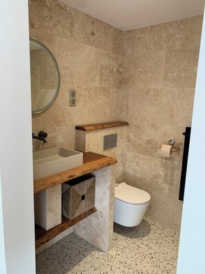 Shower, eco-friendly toiletries, hair dryer, towels
