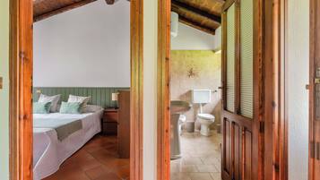 1 bedroom, bed sheets