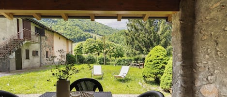 تناول الطعام بالخارج