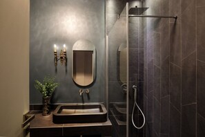 Shower, free toiletries, hair dryer, bidet