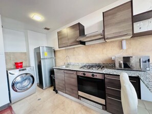 Private kitchen - Suite Ejecutiva, 2 Personas, 1 Baño, Wiffi, 1 Parqueadero, Piscina, Gym, (Quito)
