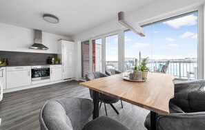 Kylskåp, ugn, spishäll och diskmaskin