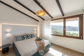 3 chambres, système d’insonorisation, fer et planche à repasser