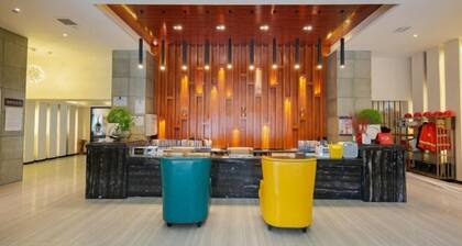 Mi Choice Hotel (Huanggang Normal College)