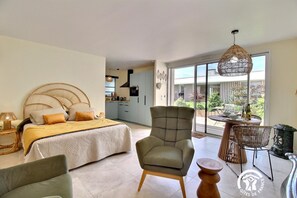 Iron/ironing board, travel crib, free WiFi, bed sheets