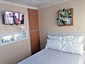 1 dormitorio, colchones con acolchado adicional, escritorio