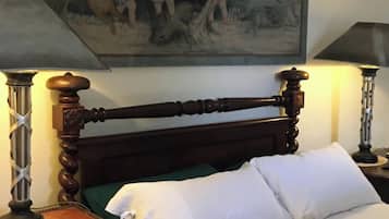 7 bedrooms, desk, iron/ironing board, travel crib