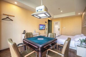A hotel room with a pool table, a bed, a TV, and a desk with a chair. - Meiyuan Select Hotel (Jingzhou)