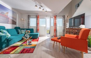 Televisor intel·ligent, llar de foc i futbolí 