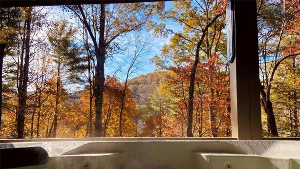 A hot tub with a view of autumn trees. - Life is a HOOT in the mountains of Suches (Suches)