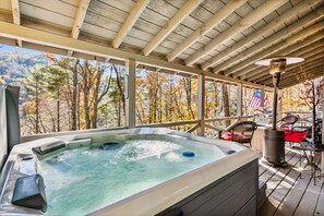 Outdoor spa tub - Life is a HOOT in the mountains of Suches (Suches)