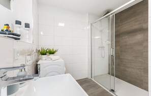 Shower, hair dryer - Lovely apartment in Olpenitz (Olpenitz)