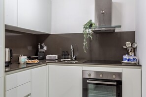 Kühlschrank, Ofen, Herdplatte, Geschirrspüler