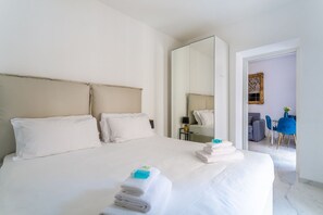 1 bedroom, iron/ironing board, WiFi, bed sheets - iFlat | Cozy and Elegant apt in the centre of Rome (Roma)