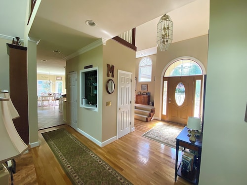 Spacious 4-Bedroom Home on the Golf Course in Gated Community