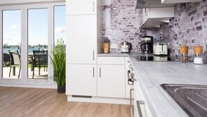 Kaffetrakter/tekoker, kjøleskap, mikrobølgeovn og ovn