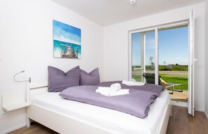 2 bedrooms, iron/ironing board, travel cot, free WiFi - Beach front apartment in Olpenitz (Olpenitz)