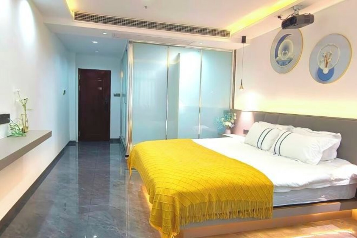 Light Luxury Queen Room