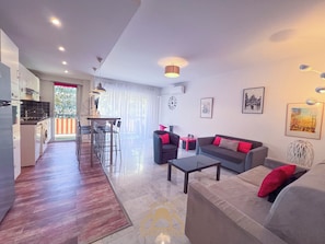 TV - LE SURCOUF Appartement by 4 By SUNSET (Le Cannet)