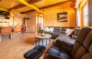 Smart TV, fireplace - 4 bedroom nice home in Gospic (Gospic)