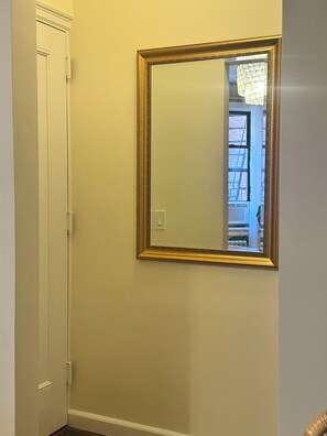 Interior - West Village Lush Green (New York)