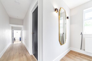 Interior - Lux Penthouse with Great Views, Heart of Wembley (Greater London)