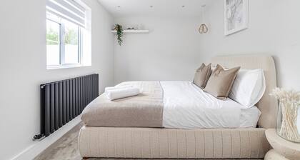 2BR Lux Stylish Penthouse w/ Views