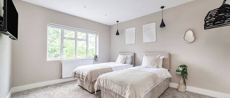 2 slaapkamers, een strijkplank/strijkijzer, gratis wifi, beddengoed