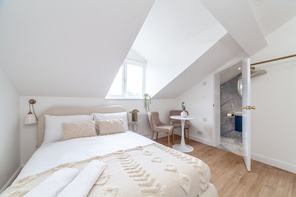 Iron/ironing board, internet, bed sheets