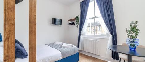 1 室のベッドルーム、アイロン / アイロン台、インターネット、ベッドシーツ