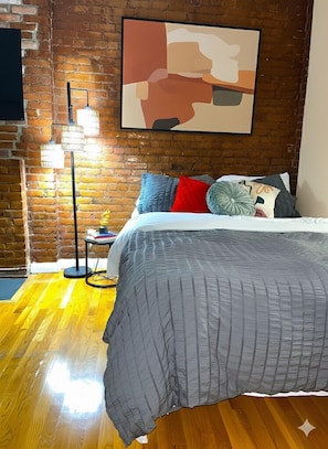Iron/ironing board, WiFi, bed sheets - Beauty in the heart of the Village-Great Deal! (New York)