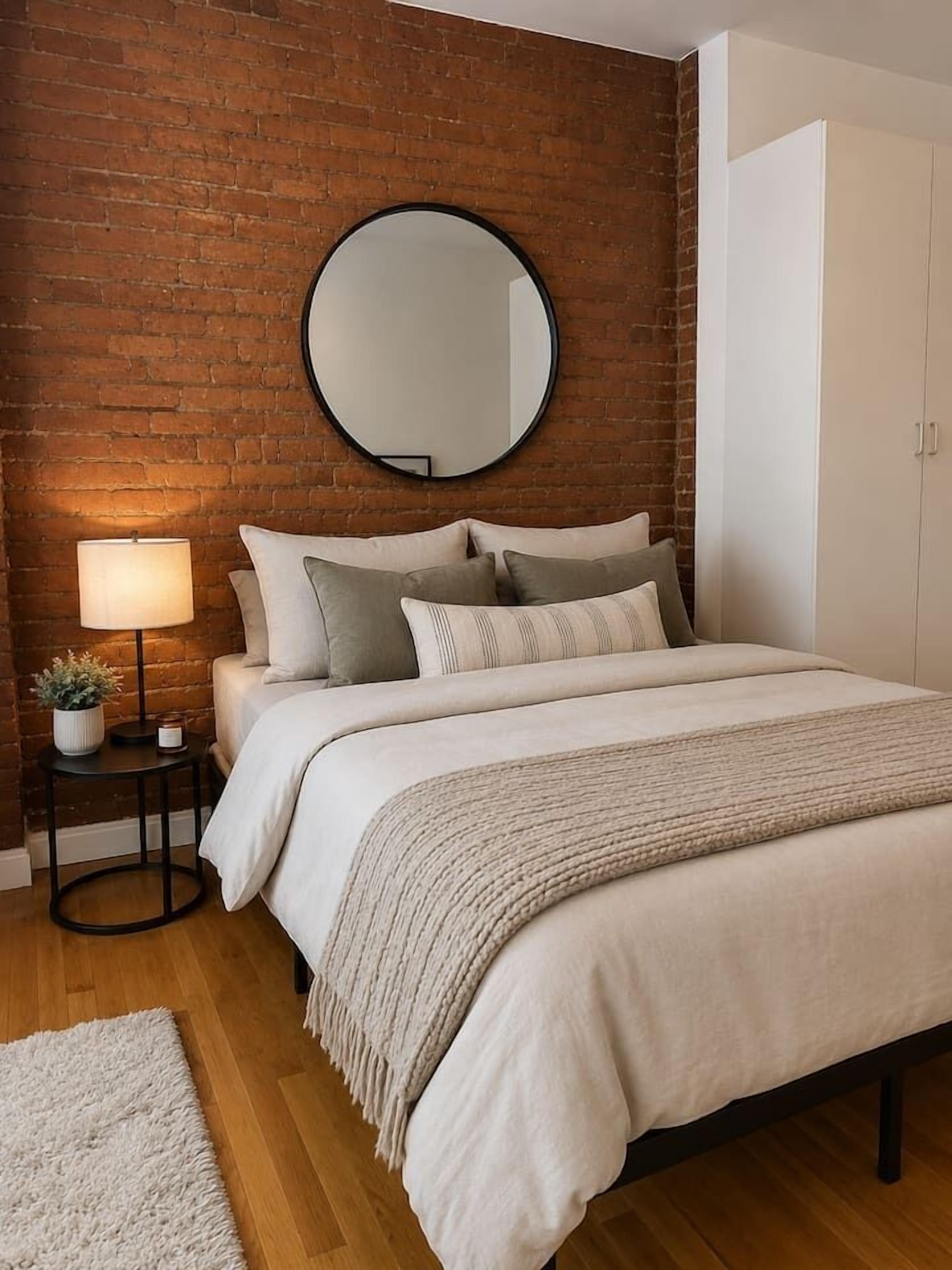 Iron/ironing board, WiFi (surcharge), bed sheets