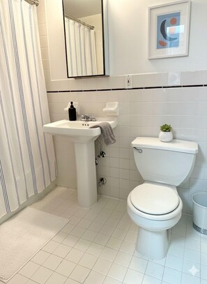 Hair dryer - Beauty in the heart of the Village-Great Deal! (New York)