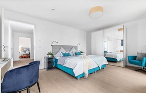 3 habitaciones, tabla de planchar con plancha y cuna de viaje 