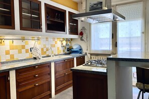 Fridge, oven, dishwasher, dining tables - SE120 - Senigallia, welcoming four-room apartment 700 meters from the centre (Senigallia)