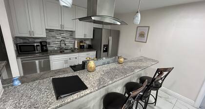 Spacious 5-bedroom house in brilliant Tampa with AC, WiFi