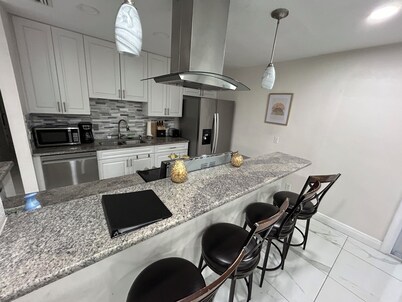 Spacious 5-bedroom house in brilliant Tampa with AC, WiFi