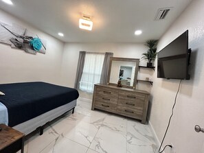 5 habitaciones, tabla de planchar con plancha y wifi gratis 