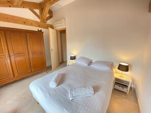 3 chambres, lit parapluie, Wi-Fi, draps fournis