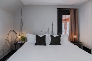 4 bedrooms, desk, iron/ironing board, travel crib - *HOT TUB* Character home minutes to downtown Fargo & NDSU! (Fargo)